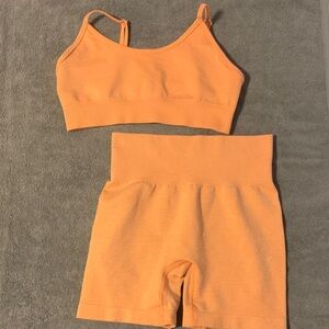 Seamless Orange Women's Athletic Set, Size M
Good Condition